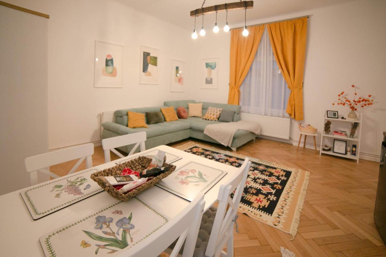 Jasmine Serenity Apartment - Central, Behind Black Church 布拉索夫 外观 照片