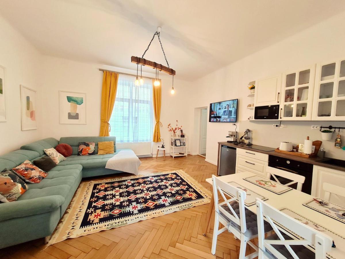 Jasmine Serenity Apartment - Central, Behind Black Church 布拉索夫 外观 照片