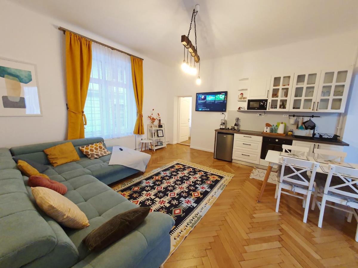 Jasmine Serenity Apartment - Central, Behind Black Church 布拉索夫 外观 照片