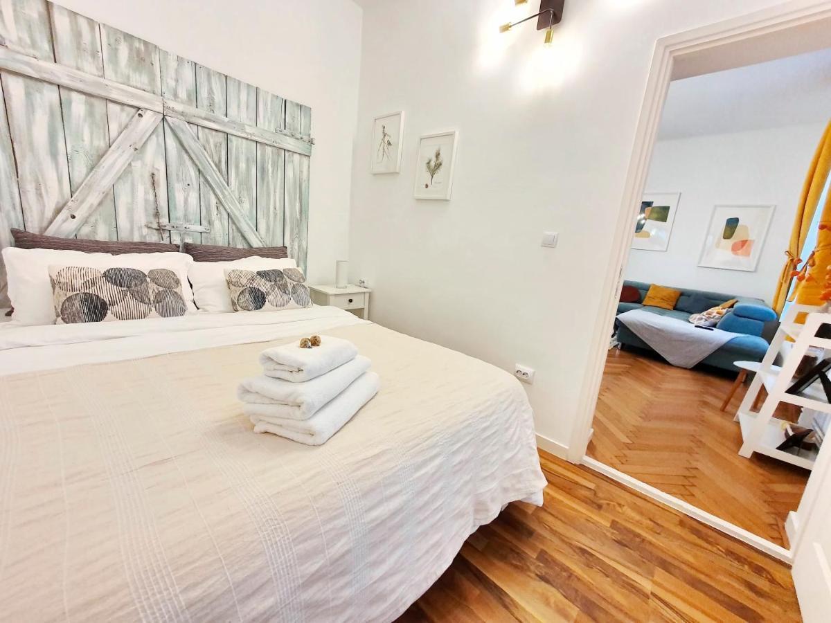 Jasmine Serenity Apartment - Central, Behind Black Church 布拉索夫 外观 照片