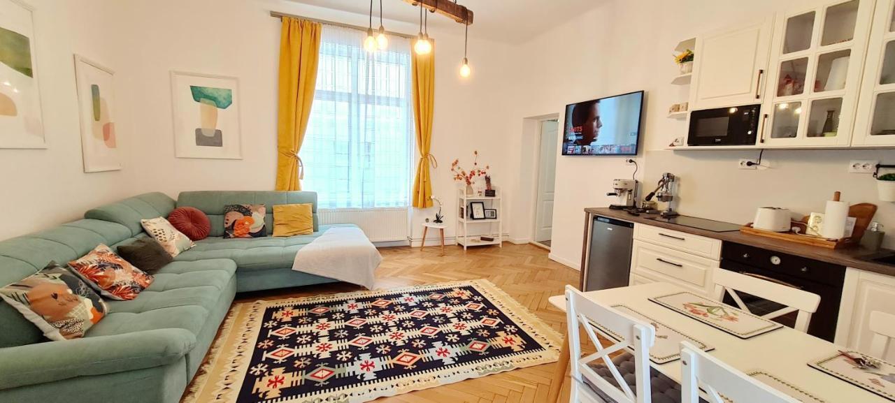 Jasmine Serenity Apartment - Central, Behind Black Church 布拉索夫 外观 照片
