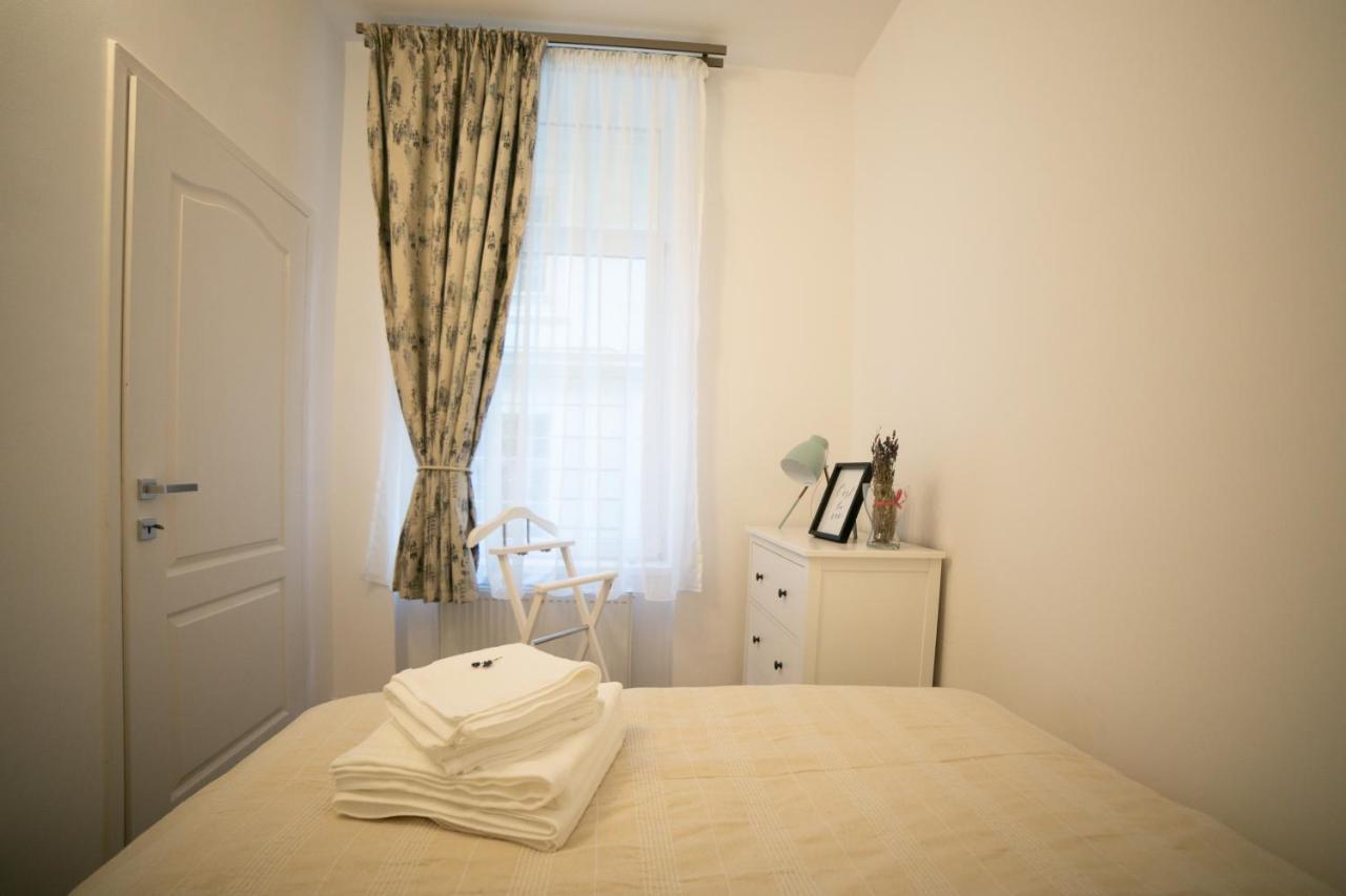 Jasmine Serenity Apartment - Central, Behind Black Church 布拉索夫 外观 照片